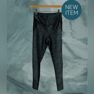 Urban Savage Leggings Sz XS  NWT